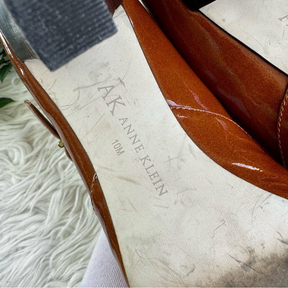 Anne Klein Tan Patent Leather peep toe heels - Picture 4 of 6